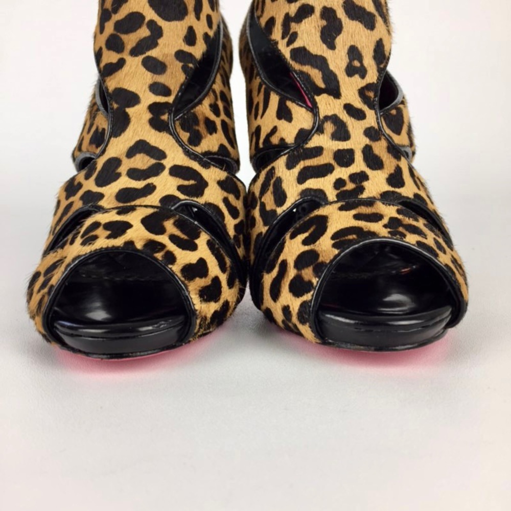Betsey Johnson Womens Carlos Leopard Calf Hair Pumps Cutout Shooties size 5.5 - Picture 5 of 15